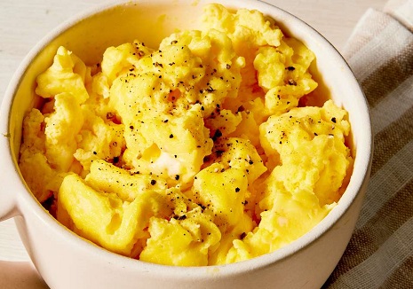 Fluffy Microwave Scrambled Eggs recipe